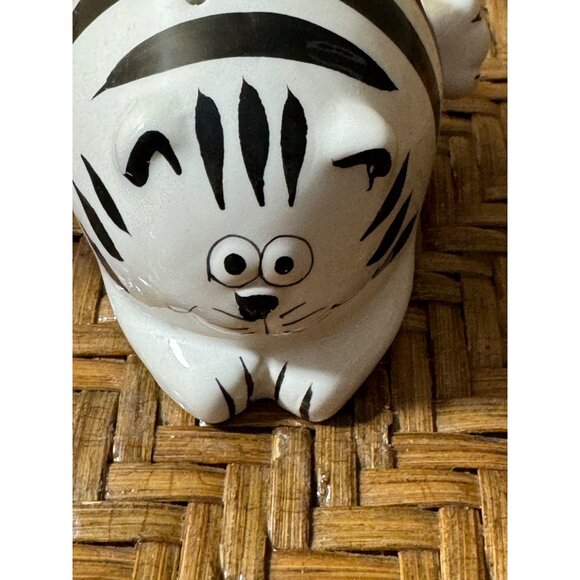 Vintage Pier I Whimsical Cat Black And White Strip Salt and Pepper Shaker Set - Picture 7 of 10